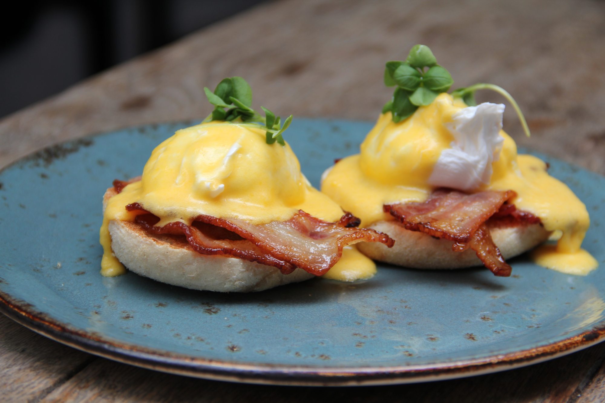 28-50 Breakfast Eggs Benedict